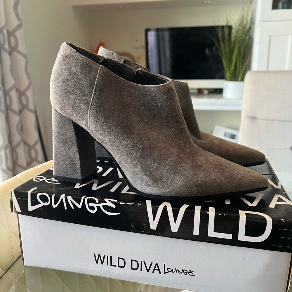 Marc Fisher ankle boots